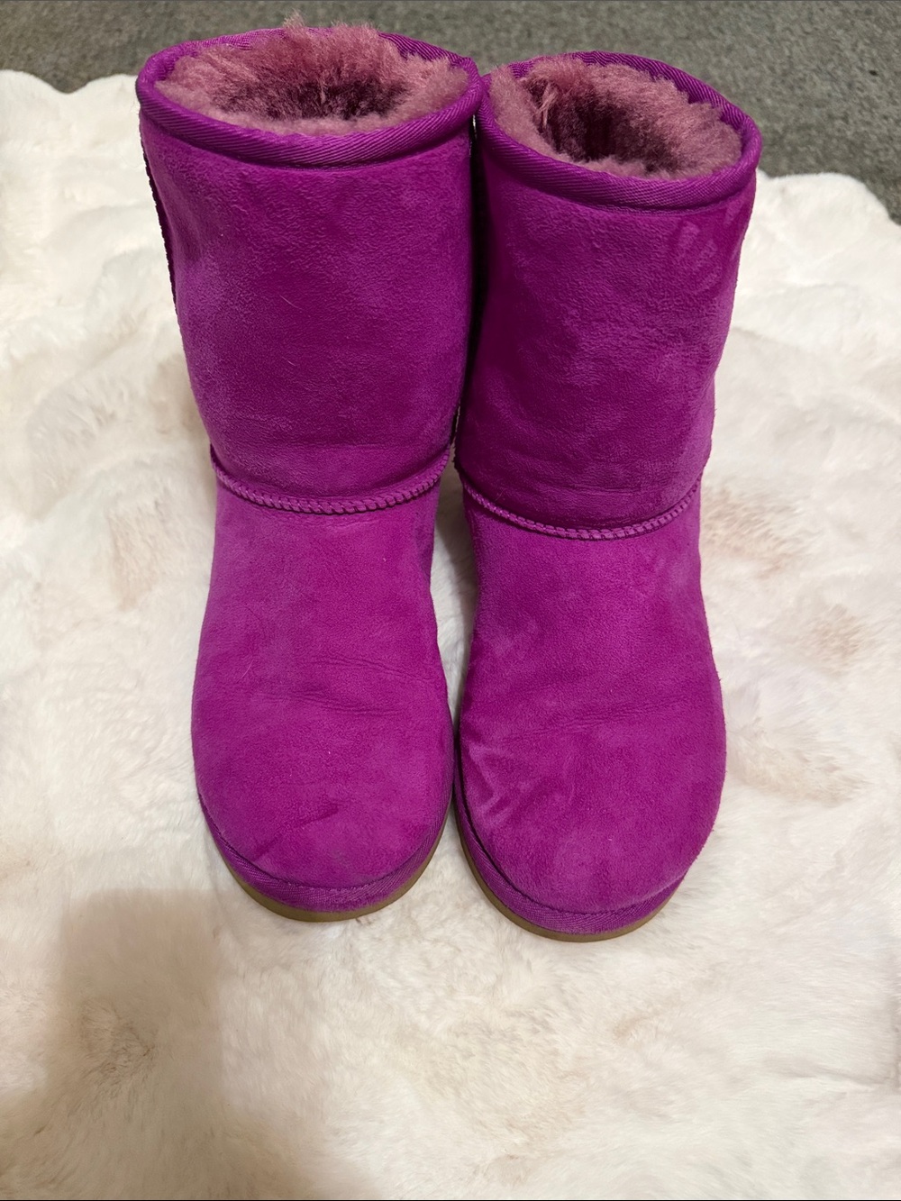 Fuchsia Uggs sz 6